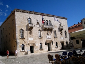 In de stad Sibenek : stadhuis