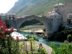 De befaamde brug van Mostar :  in oude glorie hersteld