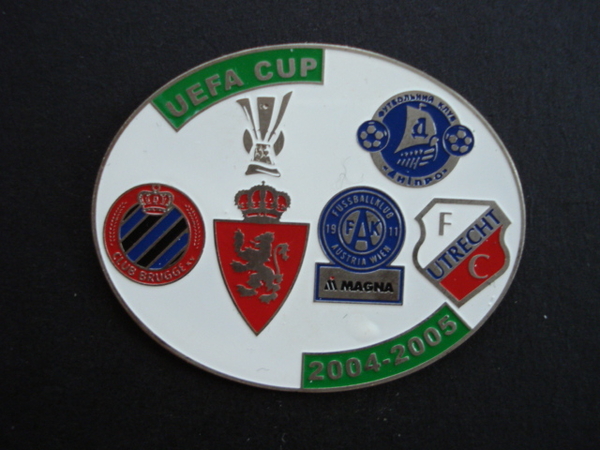 Pins UEFA 2004-05.3