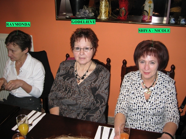 Links Raymonda Midden Godelieve Rechts Shiva-Nicole