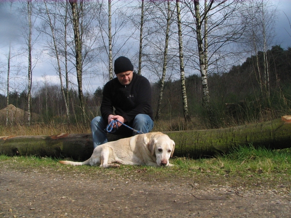 Toerist met een lief hondje