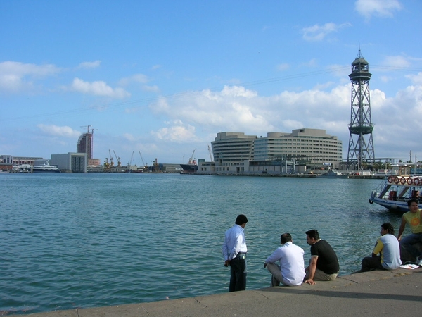 Port Vell de Barcelona  zicht op trade center