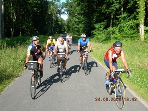 24-06-09 BRM 1200 - Randonneurs door het bos van Compiègne