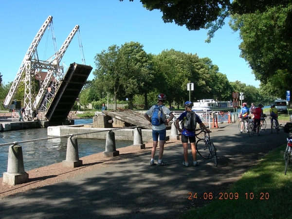 24-06-09 BRM 1200 - wachten op de brug 1