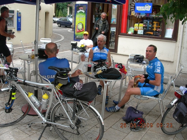 26-06-09 BRM 1200 - stopplaats Joigny 2