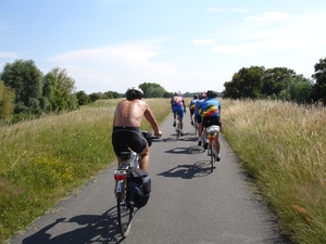 HCH-25-06-09-fietsen op rustige wegen langs de Loire