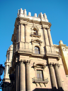 Kathedraal: onafgewerkte toren