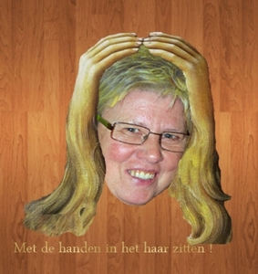 Christiane met handen in het haar