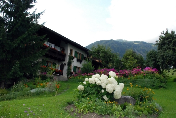 827 Pension Vallüla en dorp St Gallenkirch