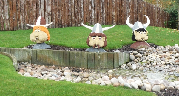 2009_10_31 023 Windsor Legoland - Vikings in Lego spuwen water