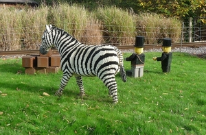 2009_10_31 045 Windsor Legoland - zebra en mannetjes in Lego