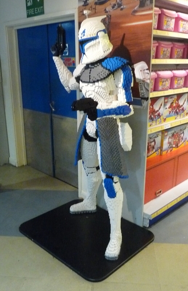 2009_11_01 29 Windsor Legoland - Legoshop, Star Wars figuur