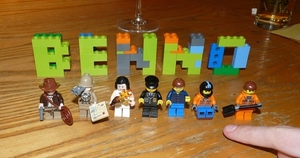 2009_11_01 59 Diss café - Benno legoblokjes, mannetjes in Lego
