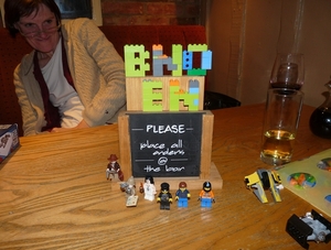 2009_11_01 61 Diss café - Benno legoblokjes, mannetjes in Lego,