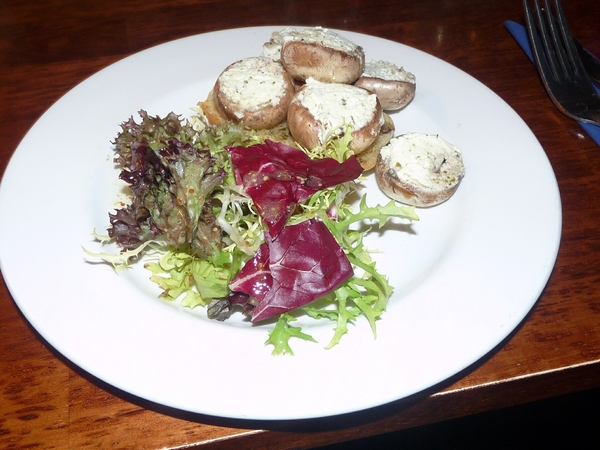 2009_11_01 69 Pulham Market café - eten