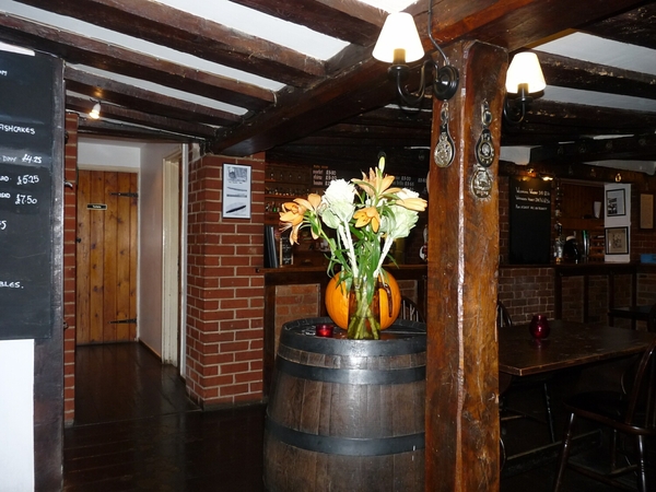 2009_11_01 75 Pulham Market café - interieur