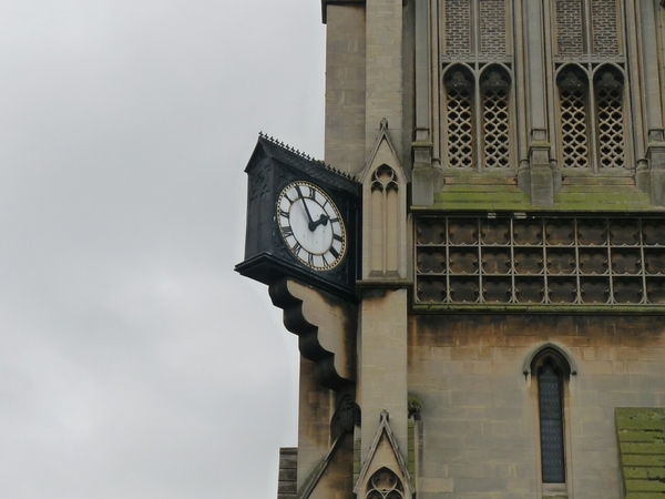 2009_11_03 52 Cambridge - kerk met klok detail