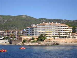 Nog een hotel langsheen de kust...