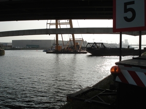 legt men de brug op een binnenschip