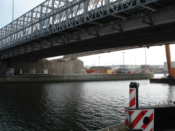 De tijdelijke fietsbrug