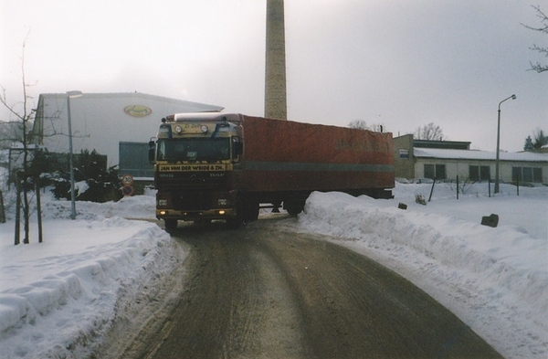 In de sneeuw