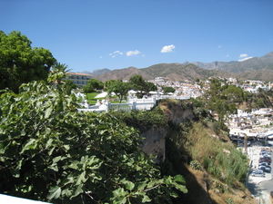 Nerja: zicht op tuin Parador vanop Balc�n de Eurpoa