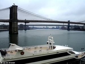 2009_11_14 NY 076L South Street Seaport Brooklyn Bridge