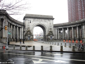 2009_11_14 NY 088L Chinatown Colonnade Arch