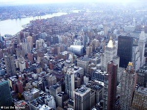 2009_11_15 NY 014L Empire State Building panorama