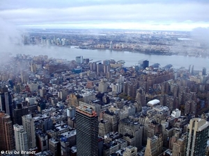 2009_11_15 NY 020L Empire State Building panorama