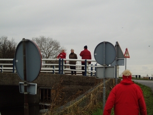 wachten op de brug bij Beets