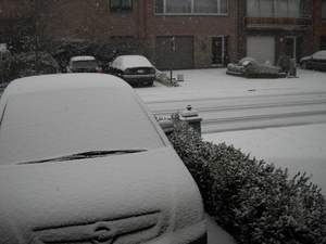 pakske sneeuw op de wagen