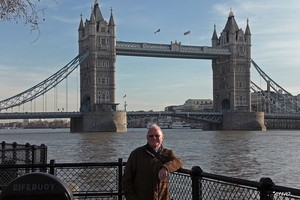 Ik voor de Tower Bridge.