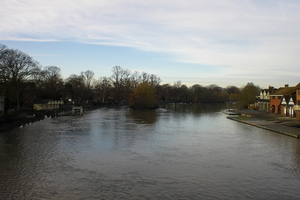 De Theems links Windsor, rechts Eton.