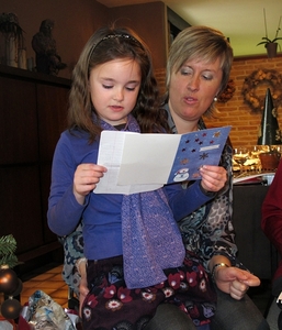 2009-12-25 Liesel leest haar nieuwjaarsbrief