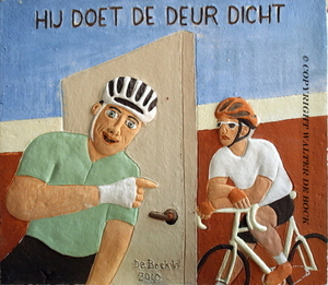 HIJ DOET DE DEUR DICHT