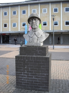 standbeeld voor het station in Mechelen