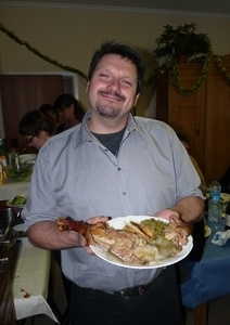 2009_12_27 27 Kemmel - Hans met bord eten
