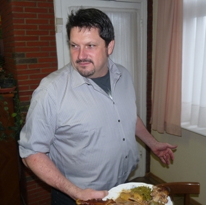 2009_12_27 28 Kemmel - Hans met bord eten