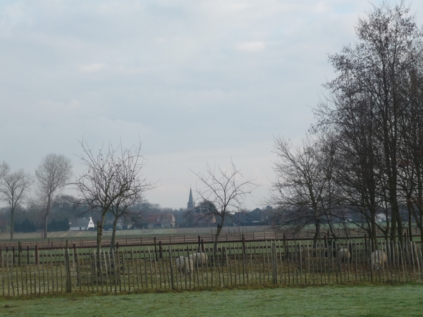 HANSBEKE.KERK MERENDREE IN DE VERTE