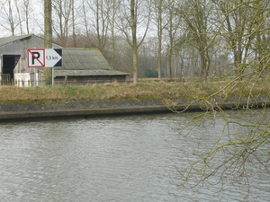 10.03.20.OOSTKAMP.NIET PARKEREN IN KANAAL!!!