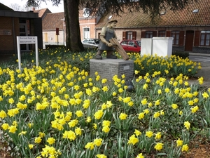 10.04.04 ST JORIS.DE LATTENKLIEVER IN DE BLOEMEN