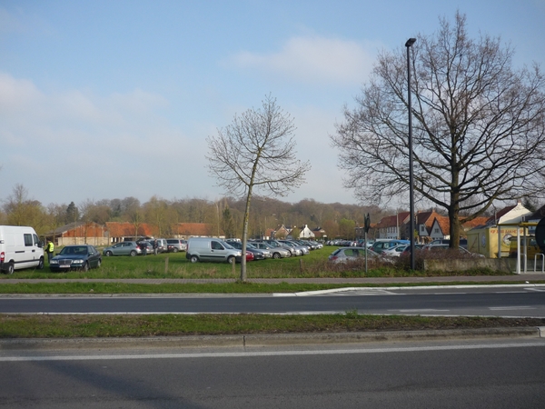 10.04.11. ST MAARTENS LATEM.PARKING RECHTOVER DE START