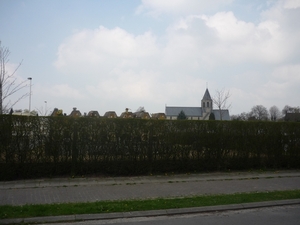 10.04.14.MARIAKERKE.RECHTOVER KERKHOF