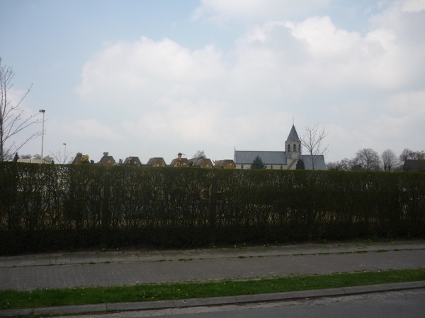 10.04.14.MARIAKERKE.RECHTOVER KERKHOF