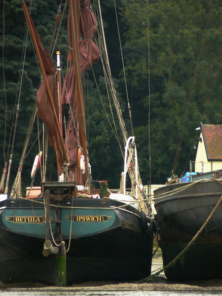 Oude thames barges in restauratie.