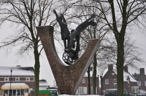 kunst op dorpsplein te overloon