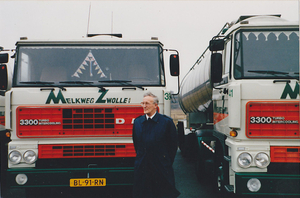 Directeur L. Wildschut voor zijn materiaal