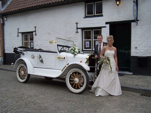 BEGIJNHOF ST TRUIDEN  bruidswagens bruiloft