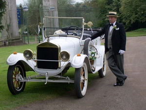 TONGEREN huwelijk bruidswagens oldtimers